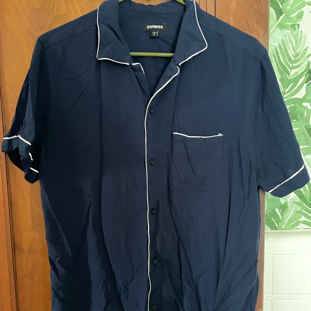 Express pool leisure button up